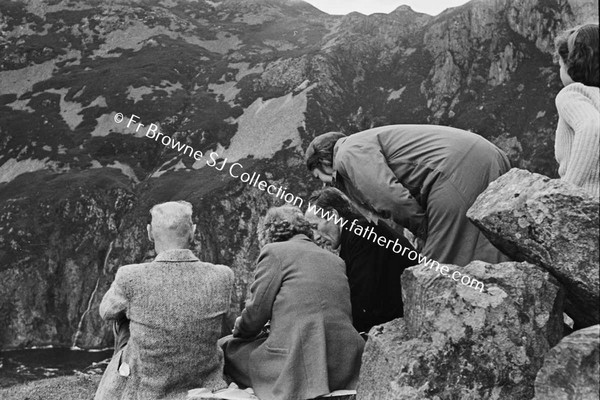 SLIEVE LEAGUE PARK  MR AND MRS BYRNE    FR SHIEL  AND MISS BRUMER